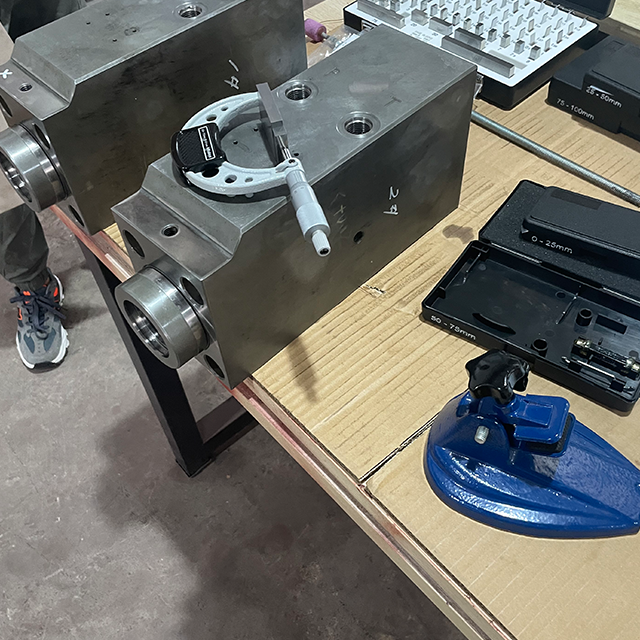 Hydraulic Breaker